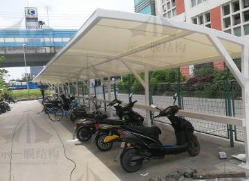 膜結構車棚和彩鋼板車棚有什么區(qū)別？