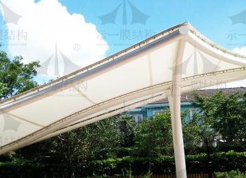 示一告訴你當(dāng)雷陣雨遇上膜結(jié)構(gòu)雨棚發(fā)生了什么？