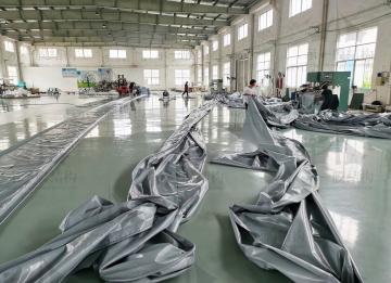 示一工廠現(xiàn)場解說膜結構基本粘合方法